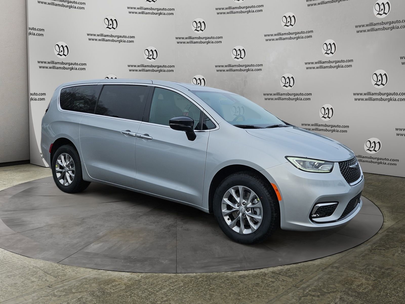 New 2026 Chrysler Pacifica Limited image 7