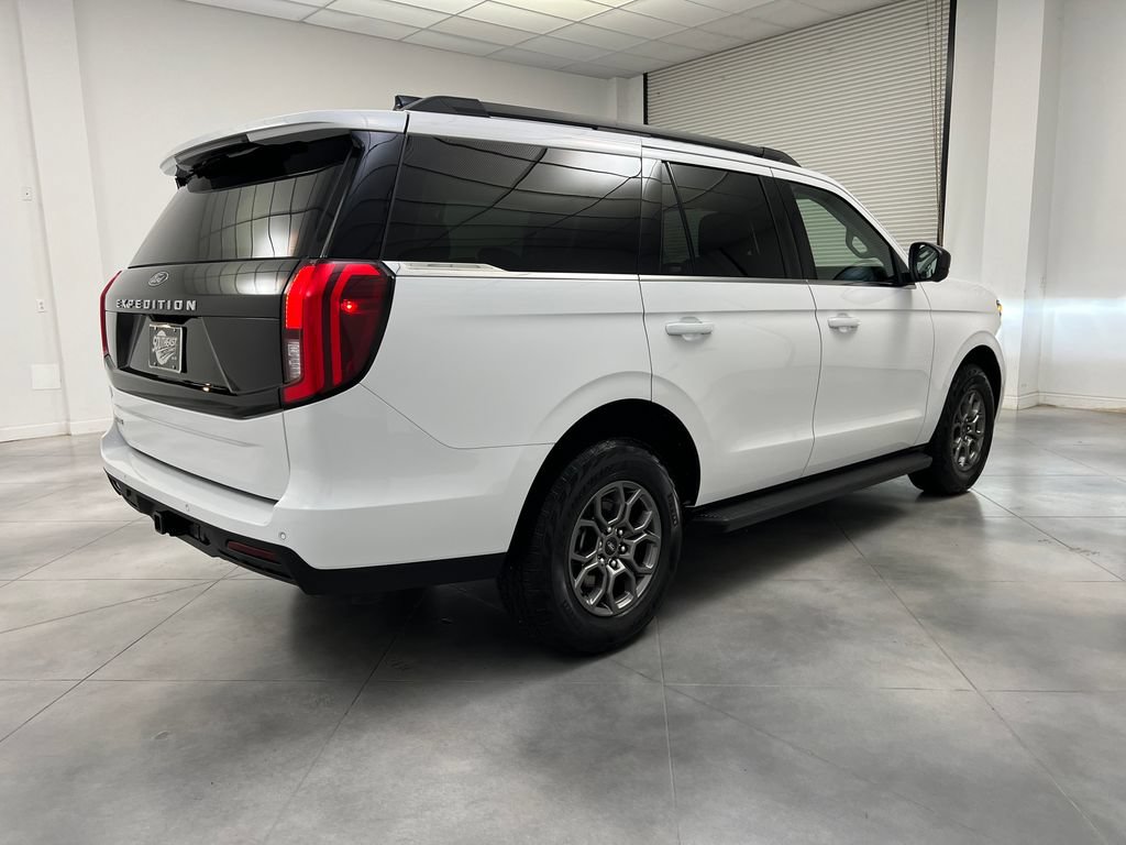 Used 2025 Ford Expedition Active RWD image 9