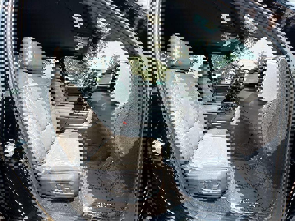 Used 2025 Toyota Tundra Limited image 26