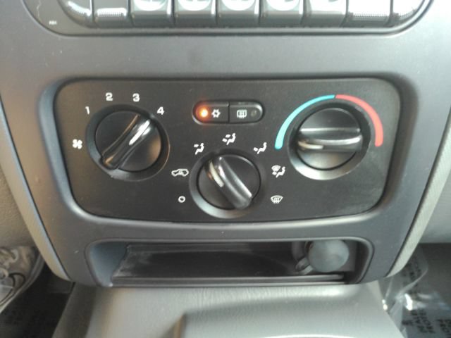 Used 2006 Jeep Liberty Sport RWD image 36