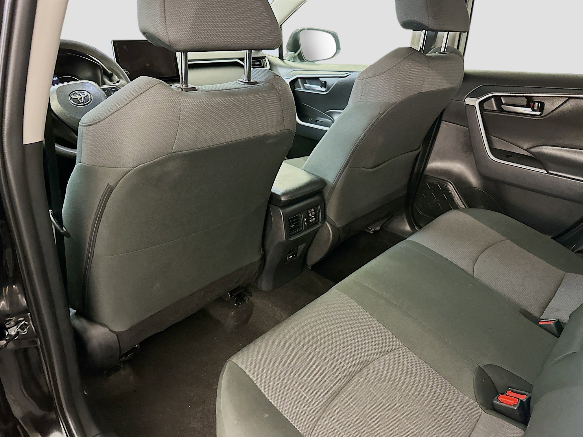 Used 2025 Toyota RAV4 XLE image 29