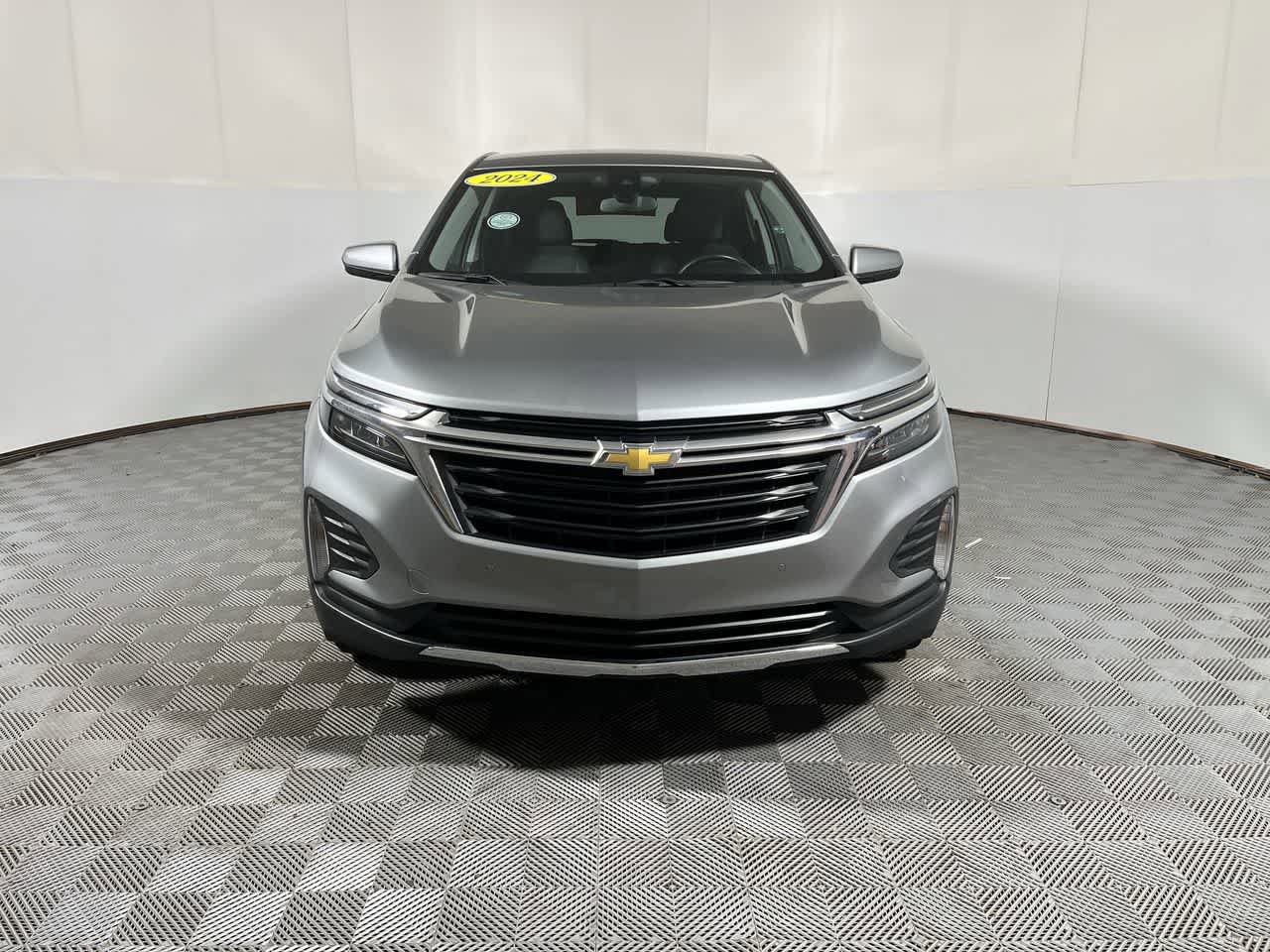 Used 2024 Chevrolet Equinox LT w/ Driver Convenience Package FWD image 3