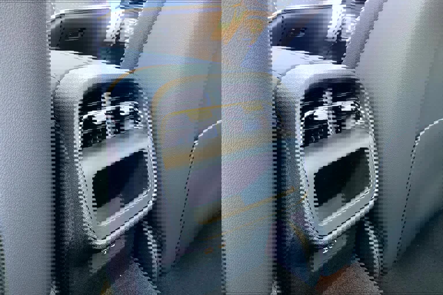 Used 2025 Mercedes-Benz E 350 4MATIC Sedan image 11