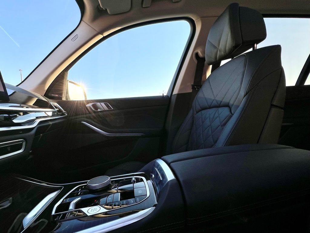 Used 2024 BMW X7 xDrive40i w/ Premium Package image 15