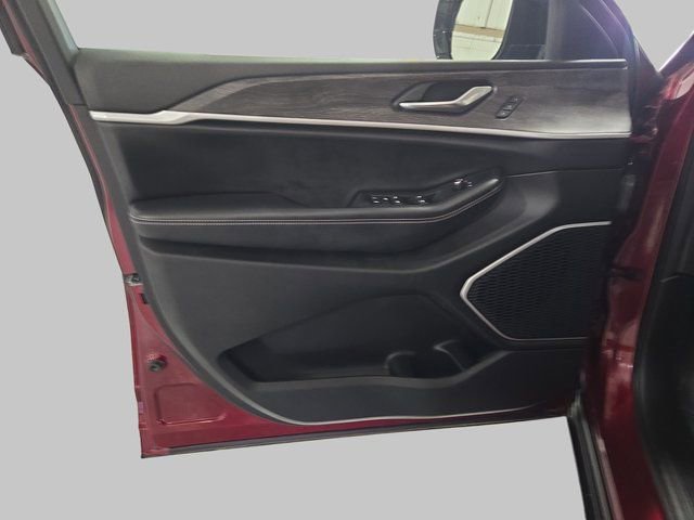 Used 2022 Jeep Grand Cherokee L Limited image 31