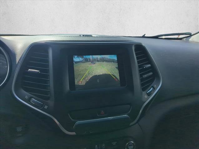 Used 2019 Jeep Cherokee Latitude Plus w/ Comfort/Convenience Group image 9