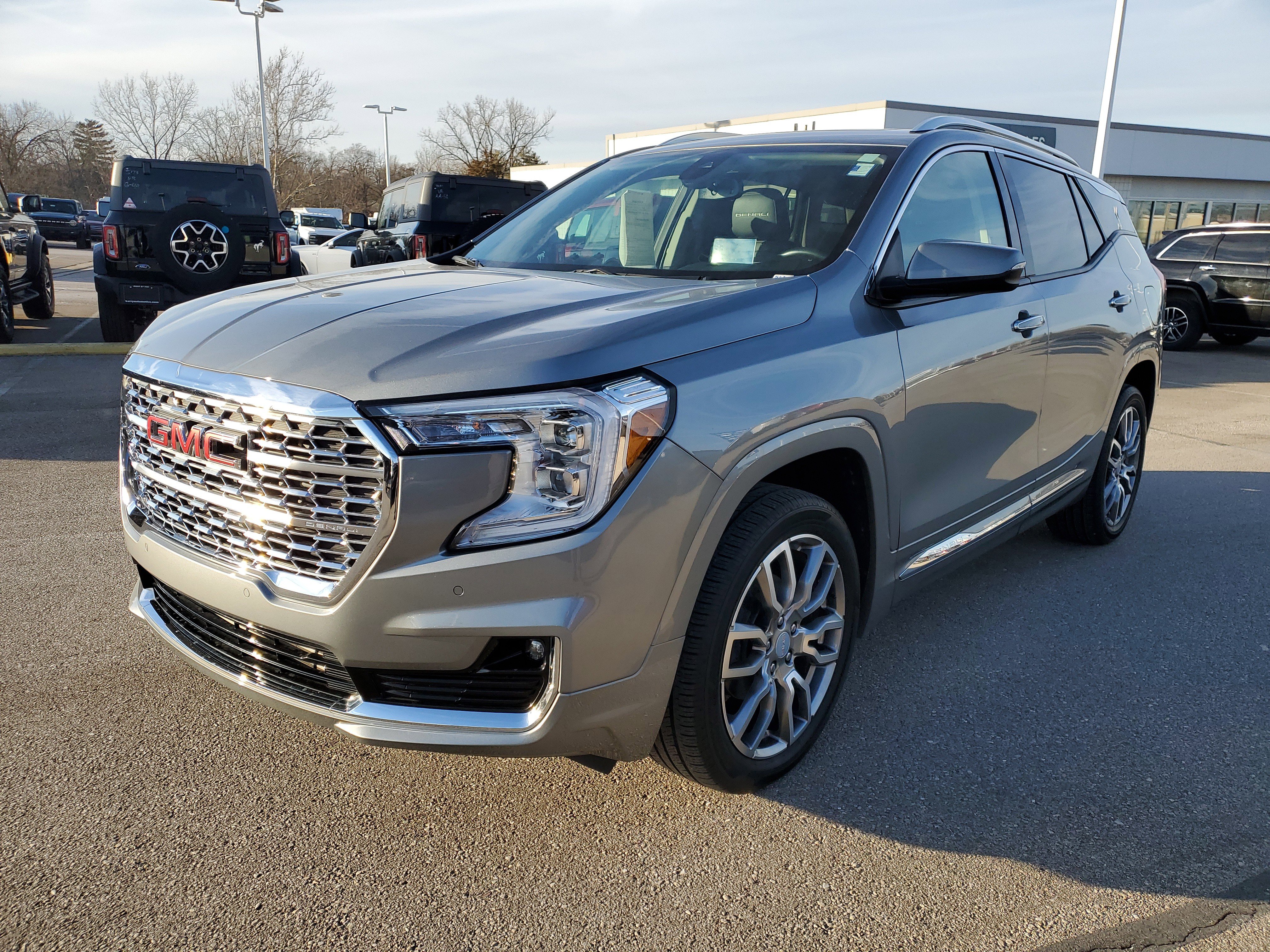 Used 2023 GMC Terrain Denali image 2