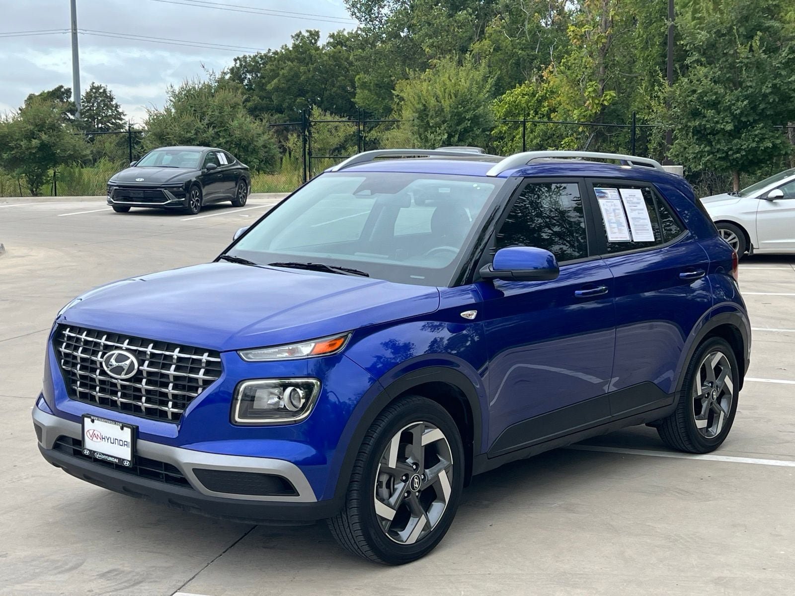 Certified 2025 Hyundai Venue SEL FWD image 5