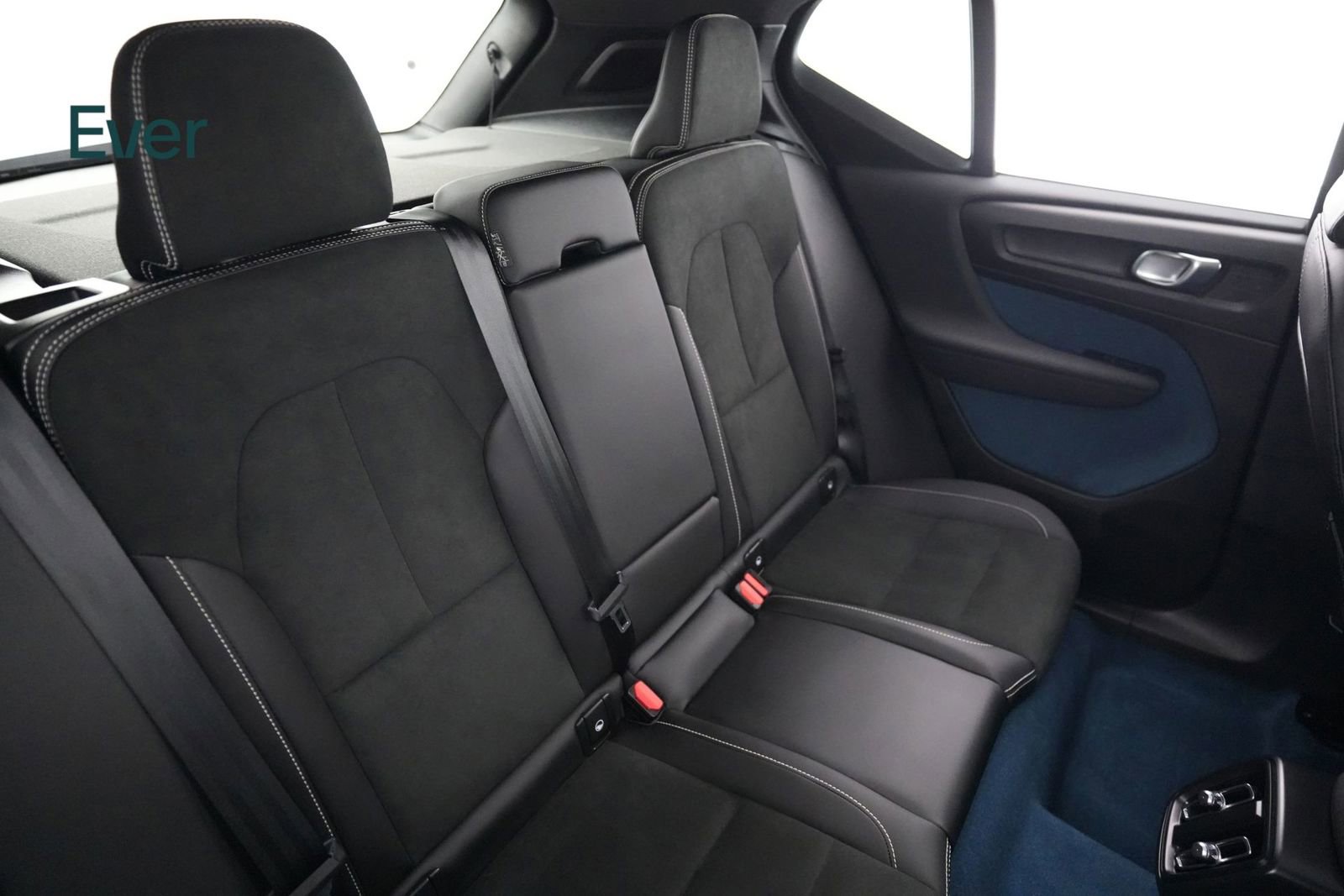 Used 2023 Volvo XC40 Recharge Ultimate AWD/4WD image 12