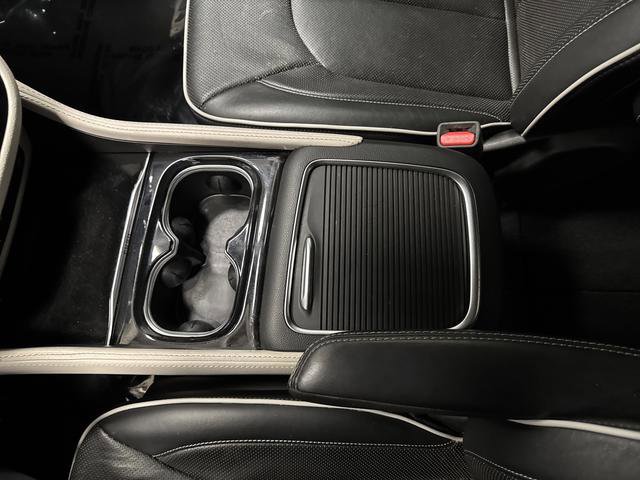 Used 2023 Chrysler Pacifica Limited w/ Uconnect Theater Family Group image 23