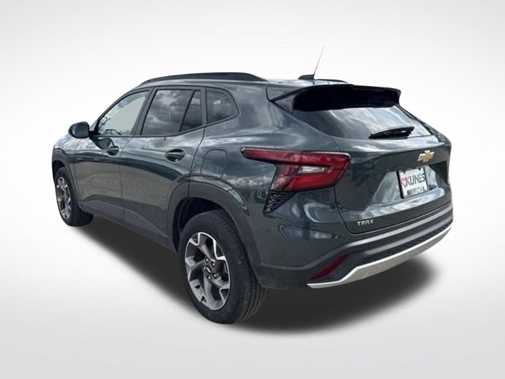 Used 2025 Chevrolet Trax LT FWD image 13