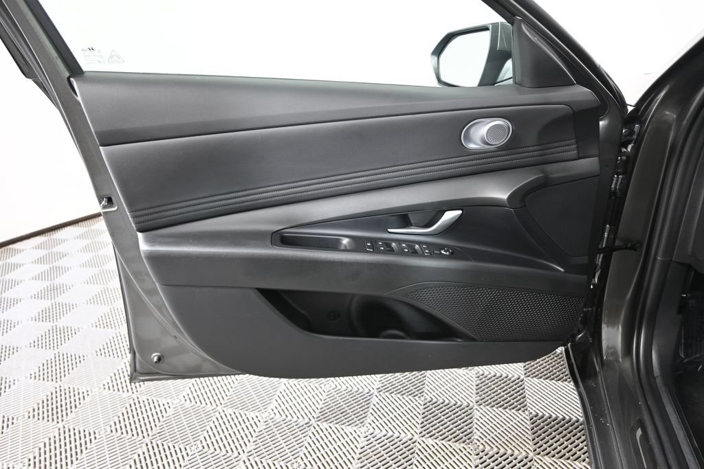 Used 2024 Hyundai Elantra SEL w/ Convenience Package FWD image 18