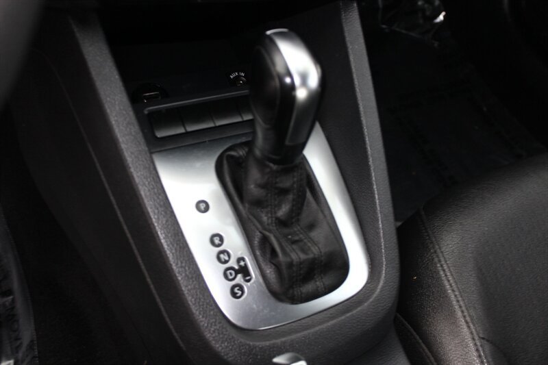 Used 2012 Volkswagen Jetta SE FWD image 12