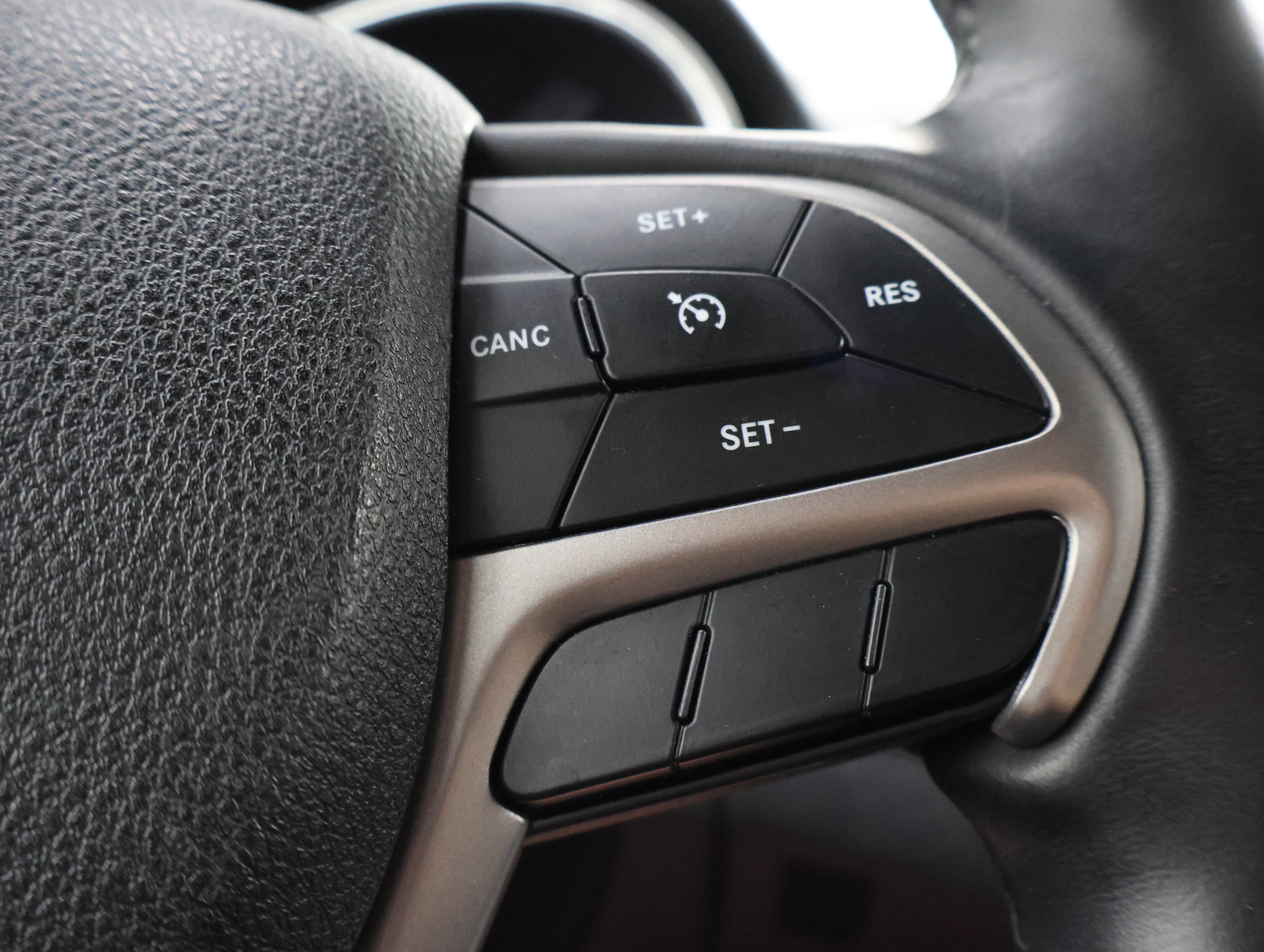 Used 2018 Jeep Grand Cherokee Altitude AWD/4WD image 13