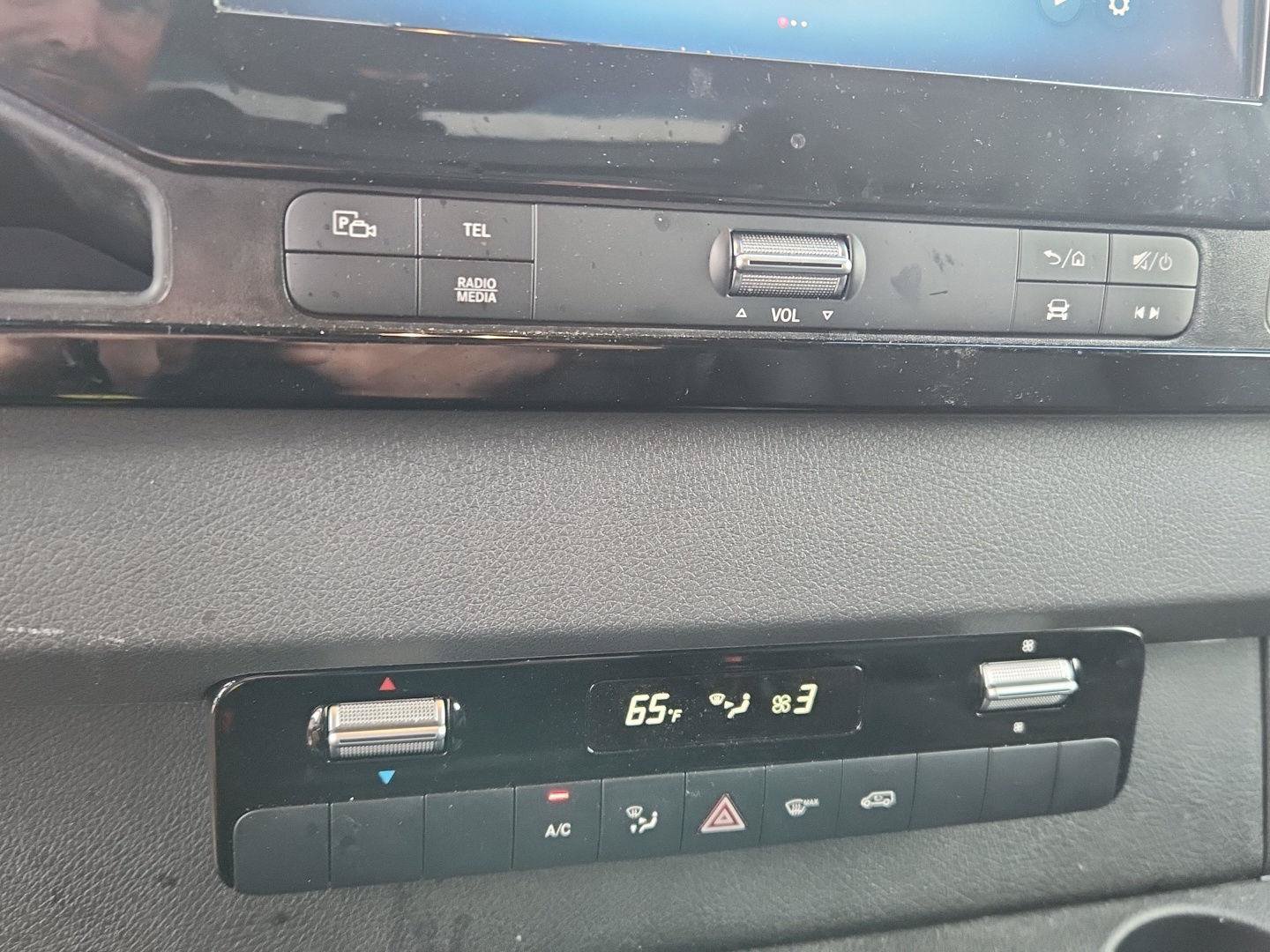 Used 2025 Mercedes-Benz Sprinter 2500 image 16