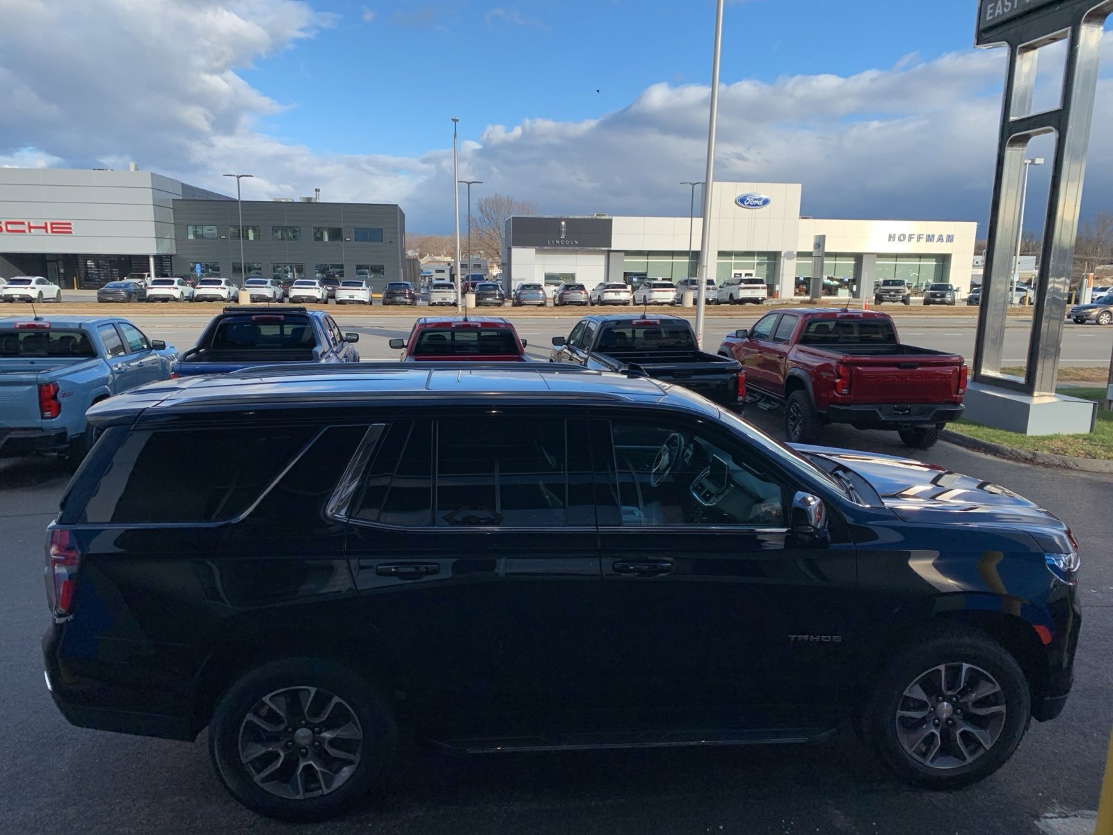 Used 2023 Chevrolet Tahoe LT w/ LT Signature Package image 4