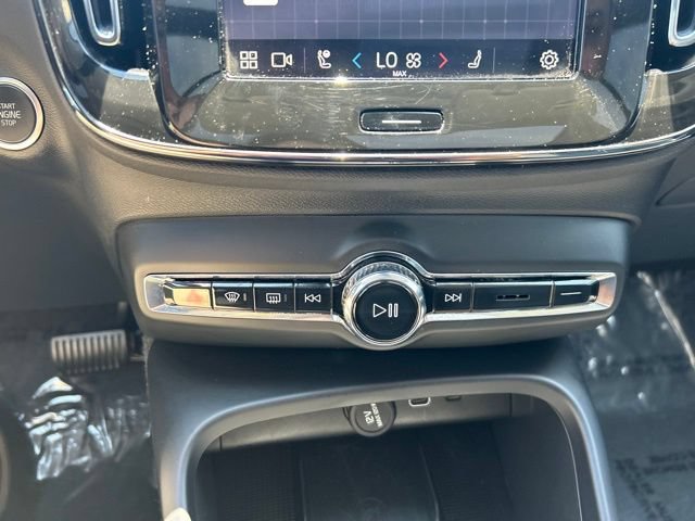 Used 2025 Volvo XC40 B5 Core AWD/4WD image 28
