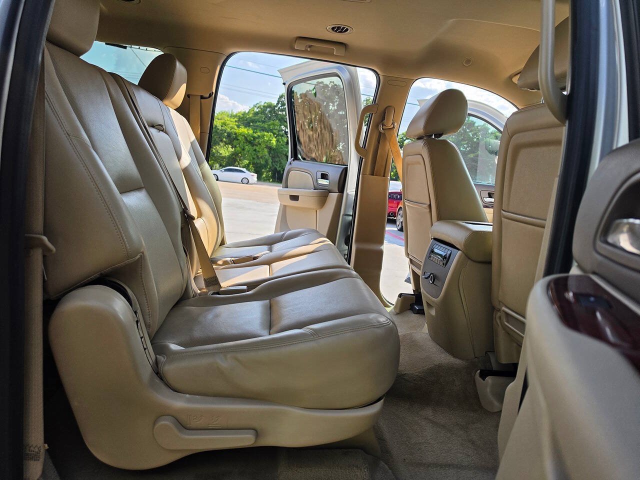 Used 2014 GMC Yukon XL SLT w/ SLT-2 Equipment Package RWD image 31