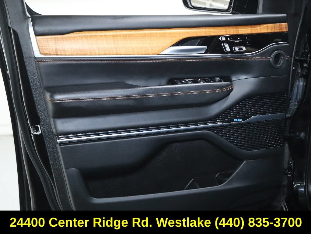Used 2024 Jeep Grand Wagoneer Series III w/ HD Trailer Tow Package AWD/4WD image 19