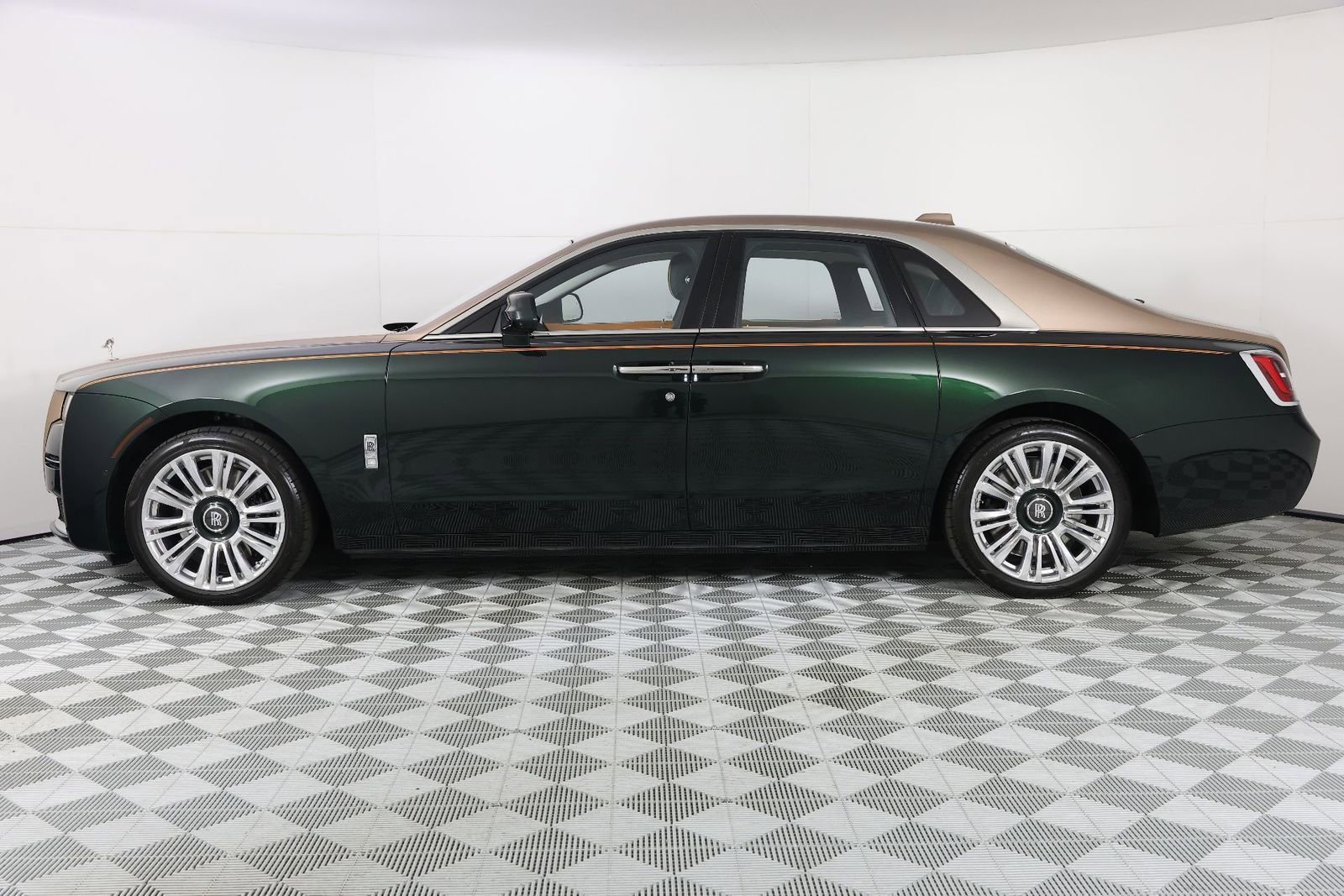 Certified 2022 Rolls-Royce Ghost AWD/4WD image 2