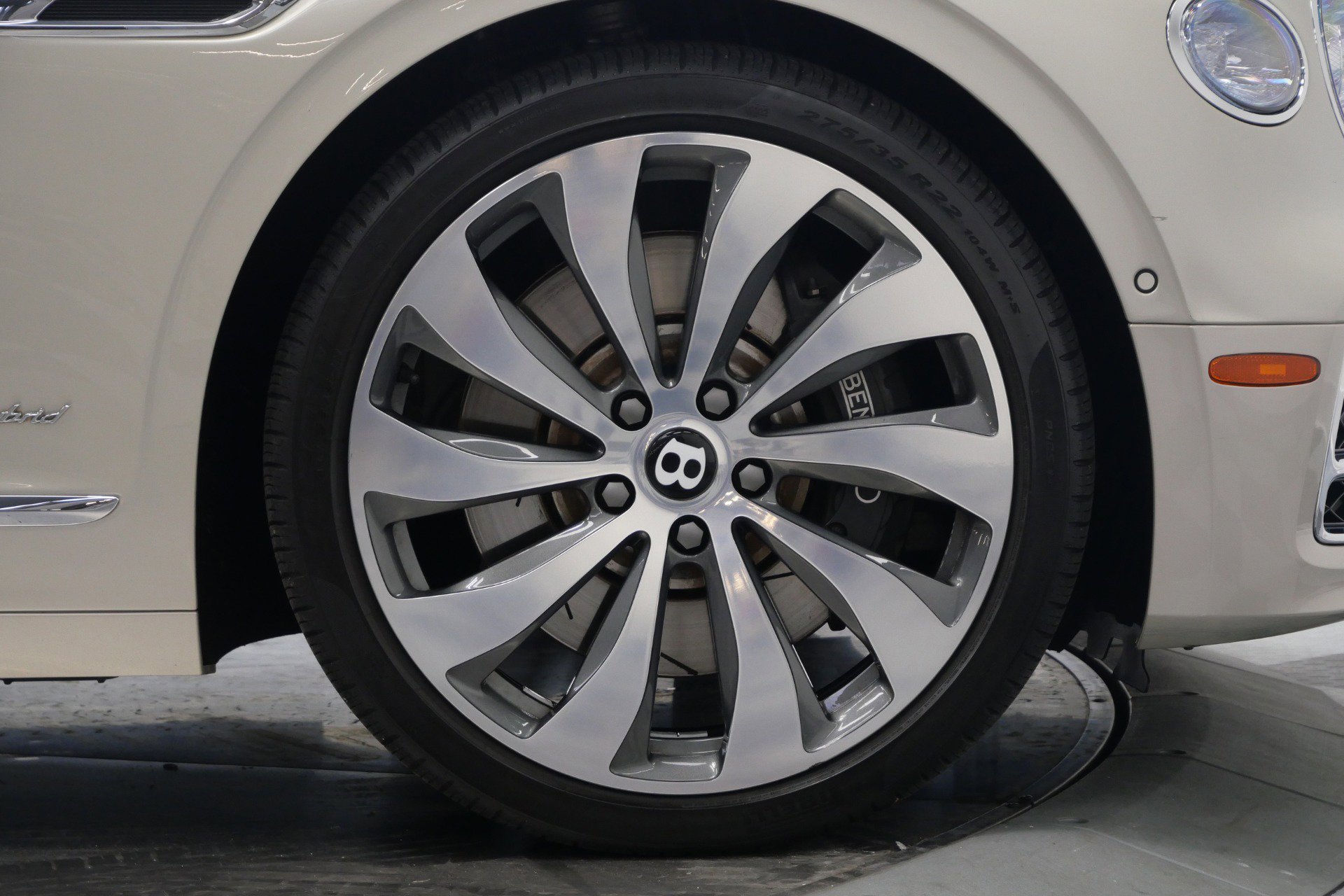 Used 2022 Bentley Flying Spur Plug-In Hybrid image 51