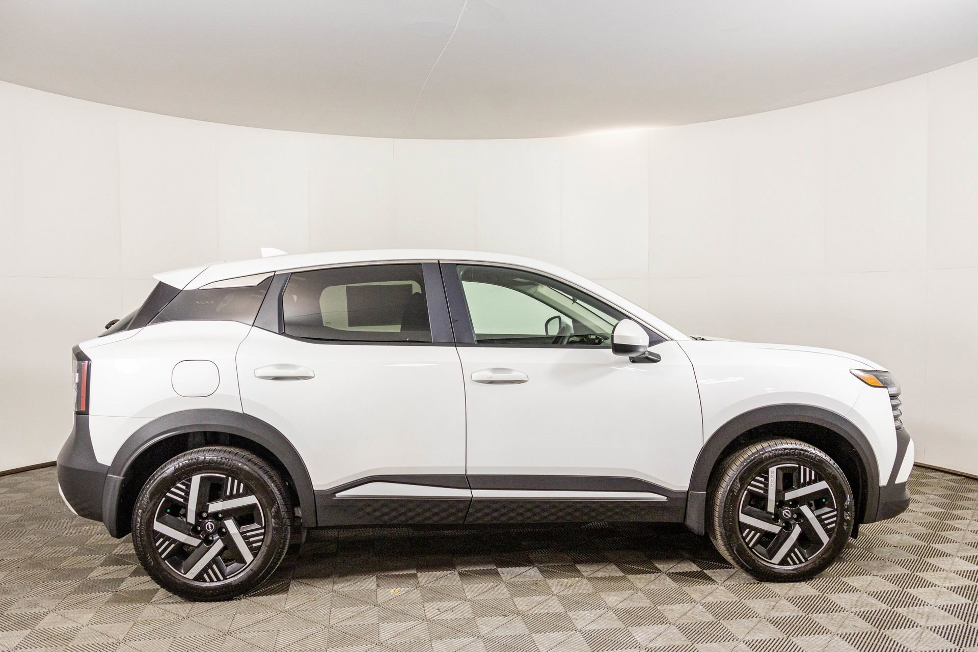 Used 2025 Nissan Kicks SV image 19