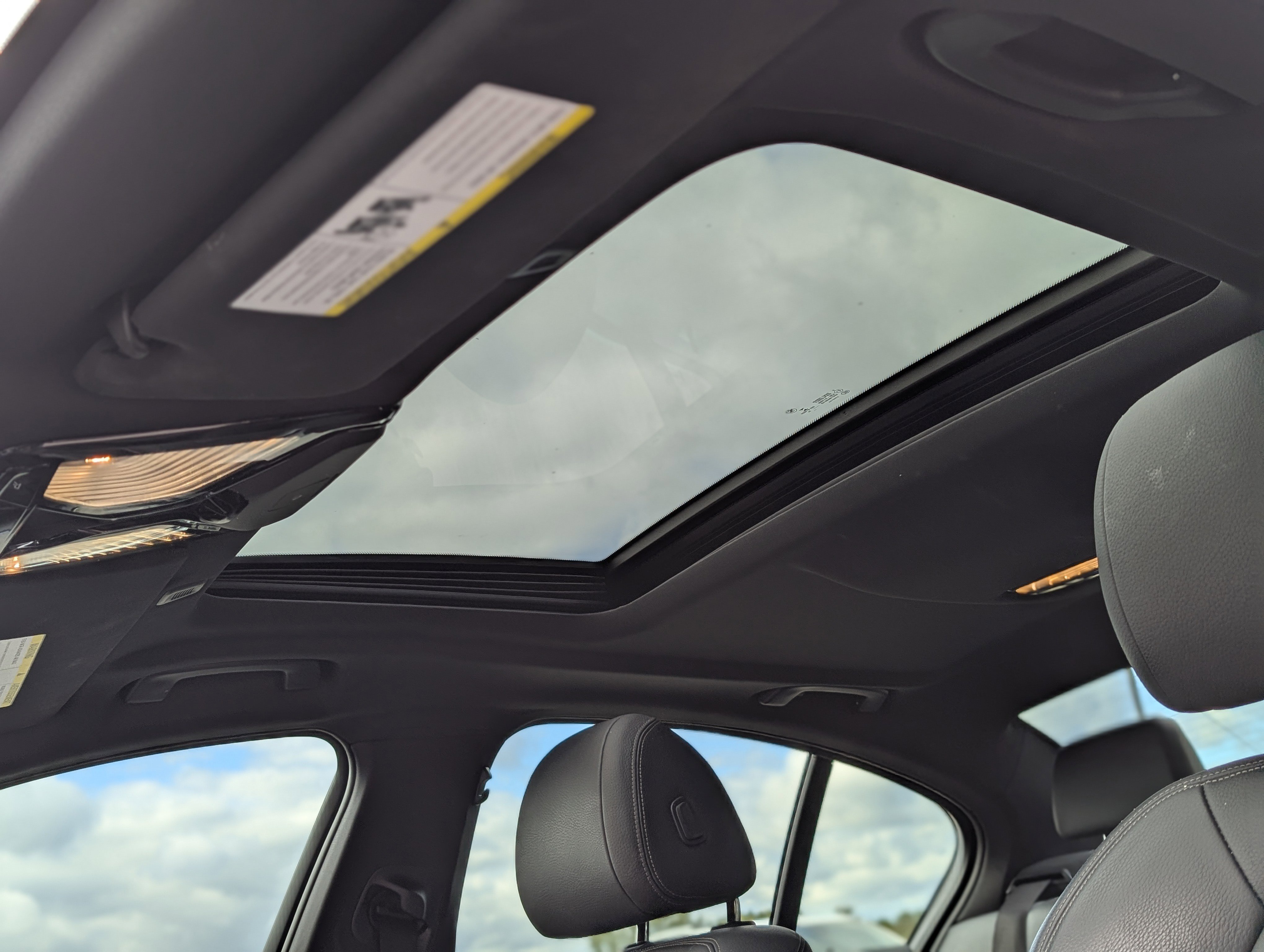 Used 2022 BMW 530i w/ M Sport Package image 16