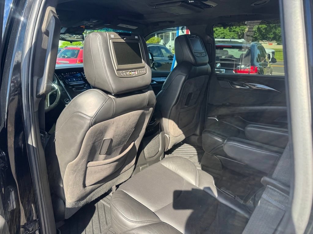 Used 2018 Cadillac Escalade Platinum AWD/4WD image 32