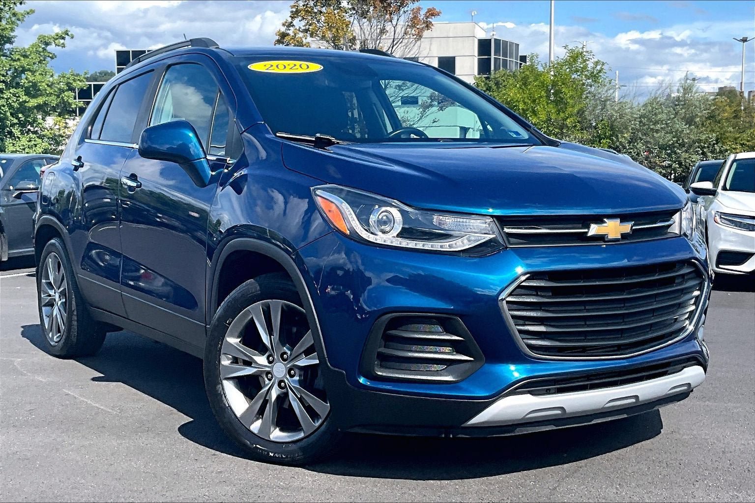 Used 2020 Chevrolet Trax LT w/ LT Convenience Package FWD image 2