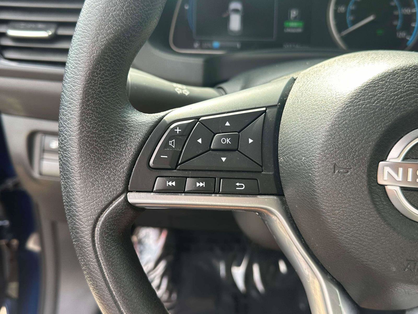 Used 2023 Nissan Leaf S image 17