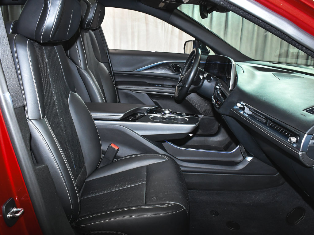 Used 2024 Cadillac Lyriq Luxury AWD/4WD image 47
