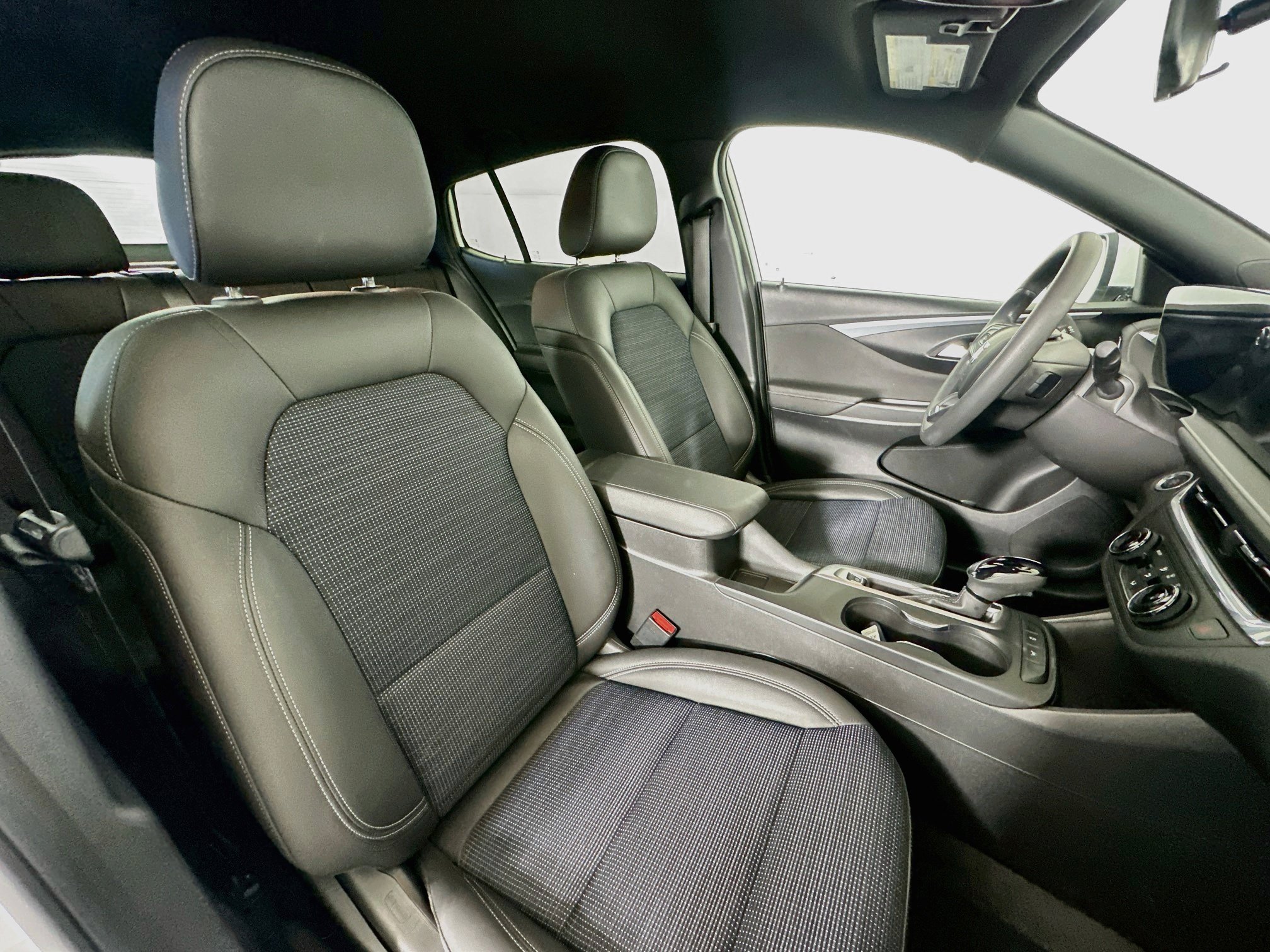 Used 2026 Buick Envista Preferred FWD image 29