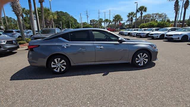 Used 2024 Nissan Altima 2.5 S FWD image 9