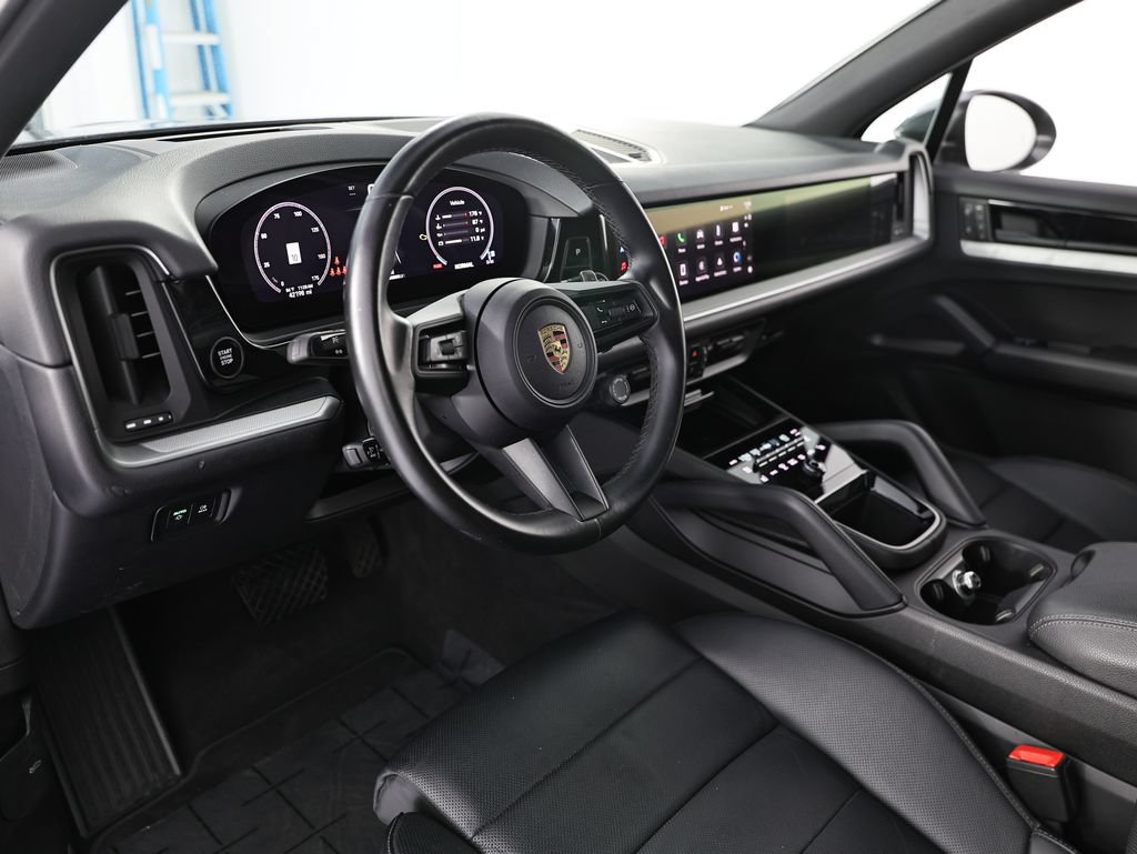 Used 2024 Porsche Cayenne AWD/4WD image 4