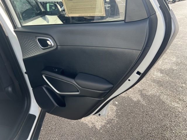 Used 2022 Kia Soul LX image 21