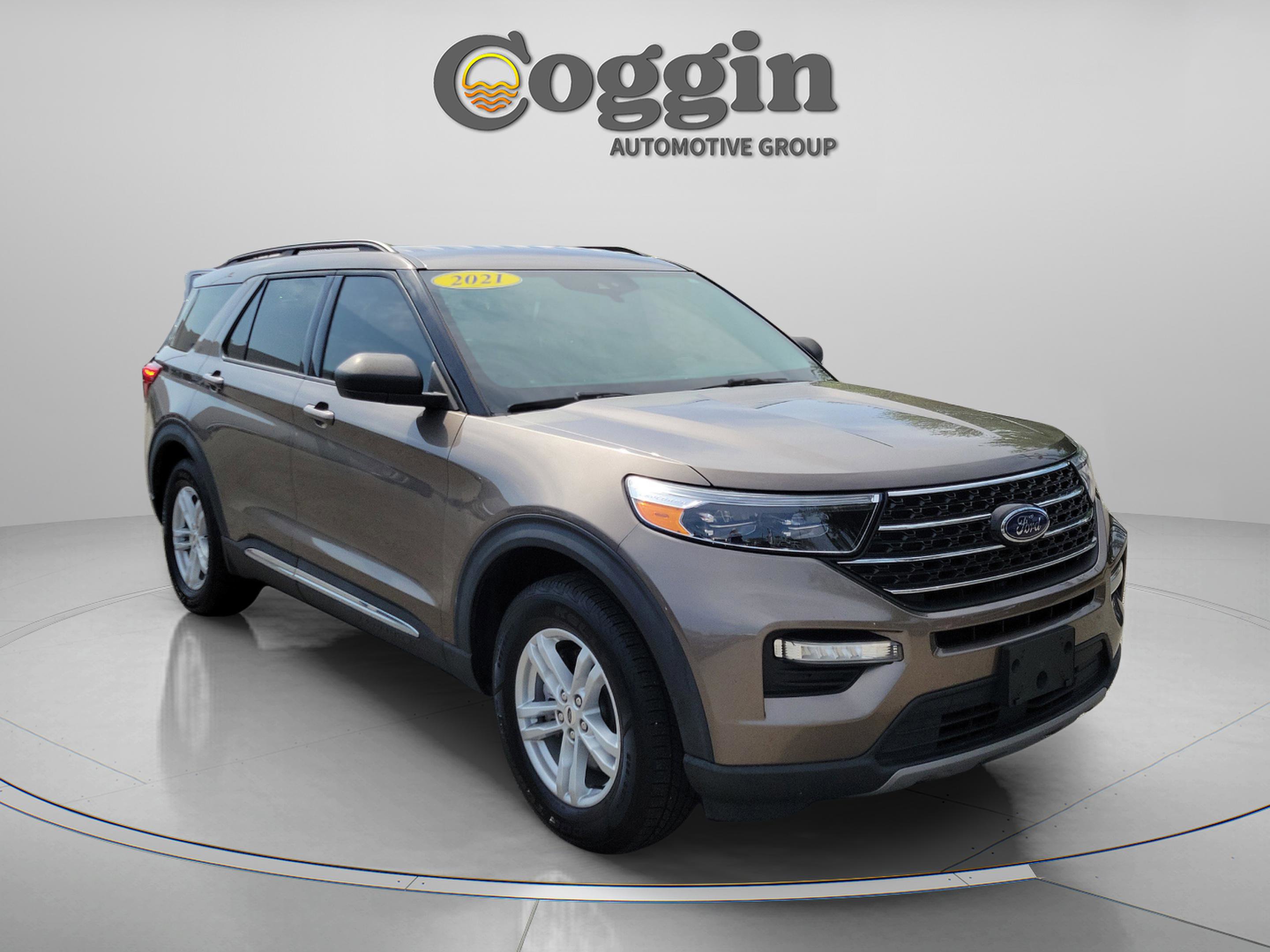Used 2021 Ford Explorer XLT w/ Equipment Group 202A image 4