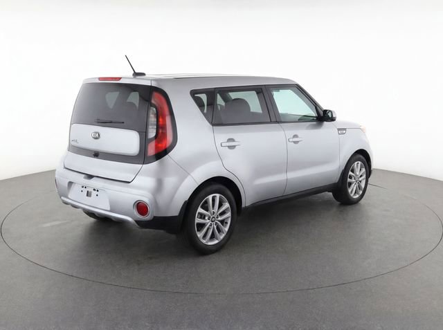 Used 2017 Kia Soul + FWD image 4