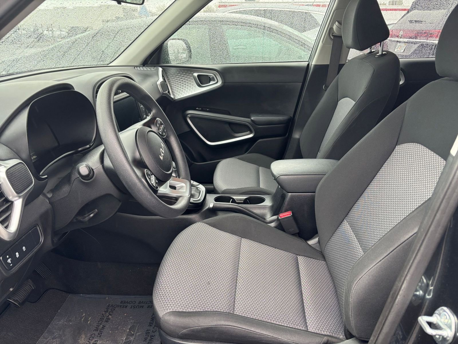 Used 2025 Kia Soul LX w/ LX Technology Package FWD image 24