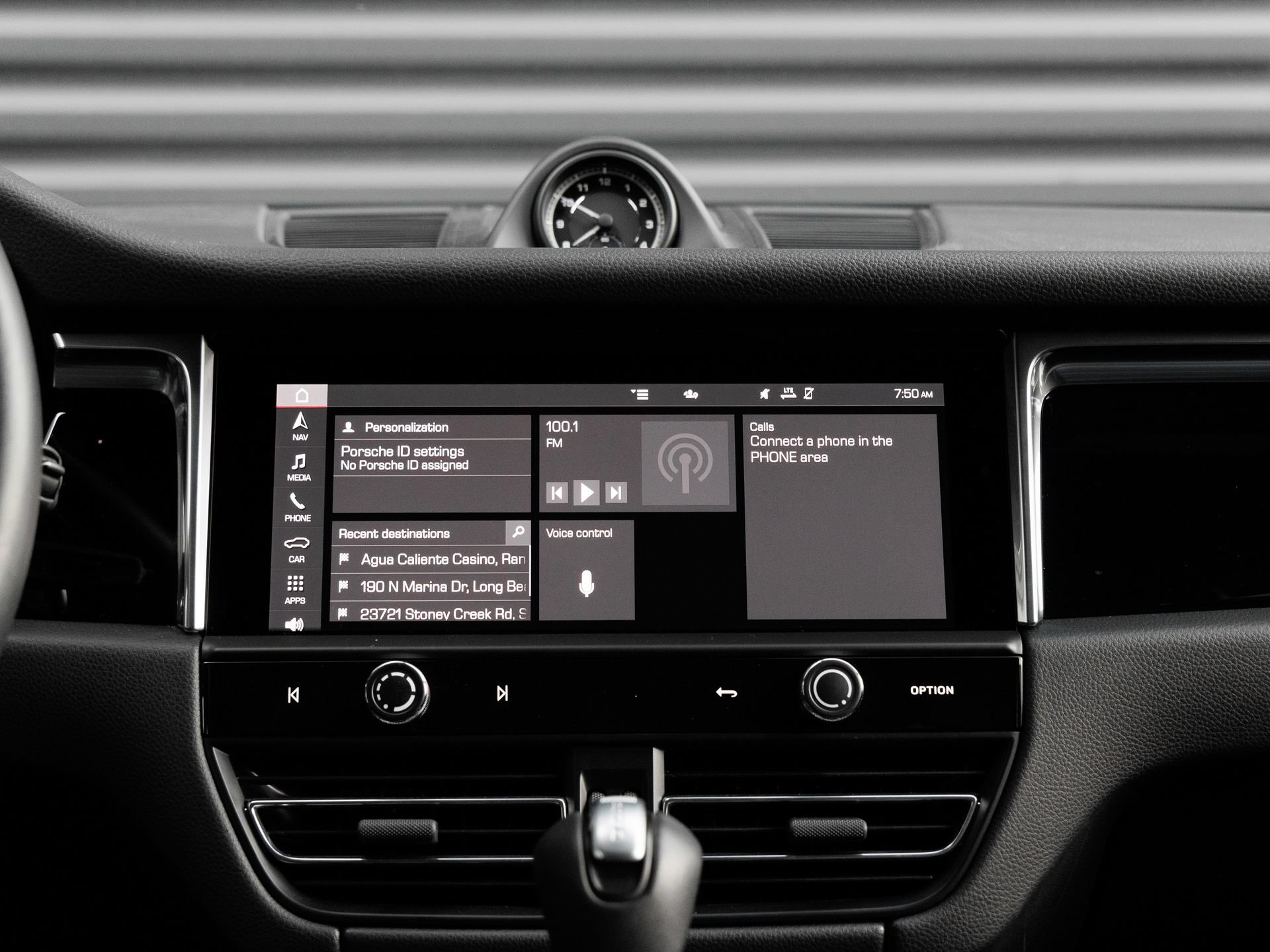 Certified 2026 Porsche Macan AWD/4WD image 21