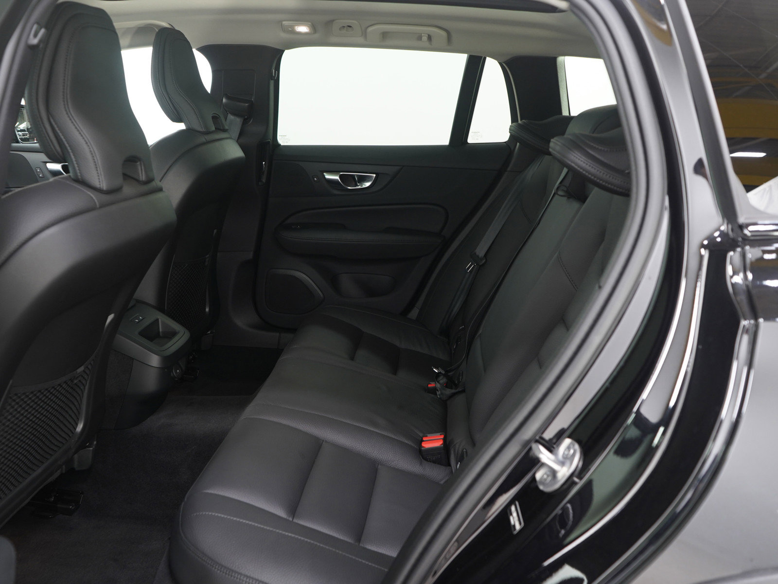 Used 2025 Volvo V60 B5 Cross Country Plus image 15