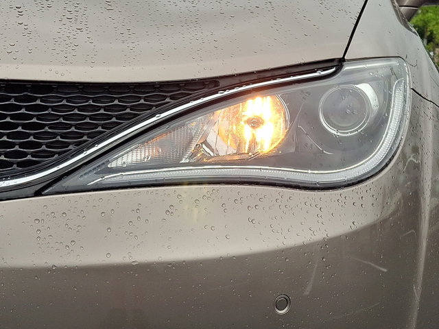 Used 2017 Chrysler Pacifica Touring-L Plus w/ Advanced Safetytec Group FWD image 10
