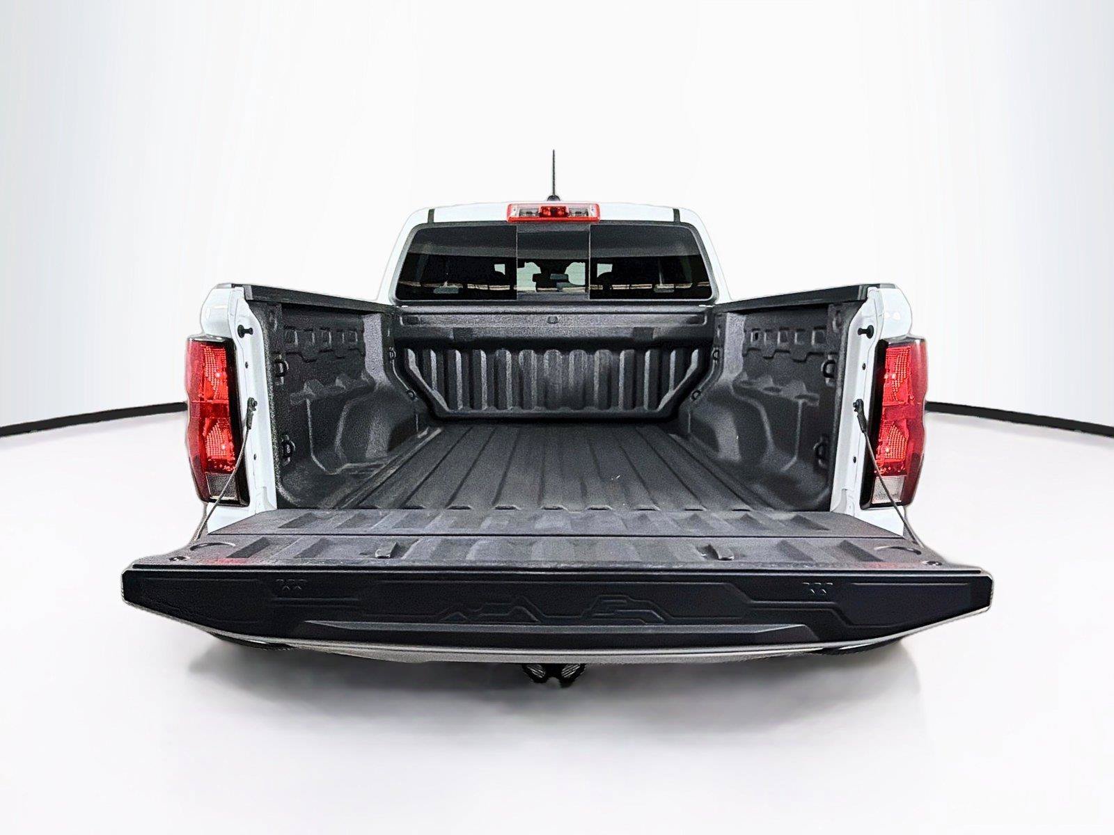 Used 2024 Chevrolet Colorado LT w/ LT Convenience Package AWD/4WD image 14