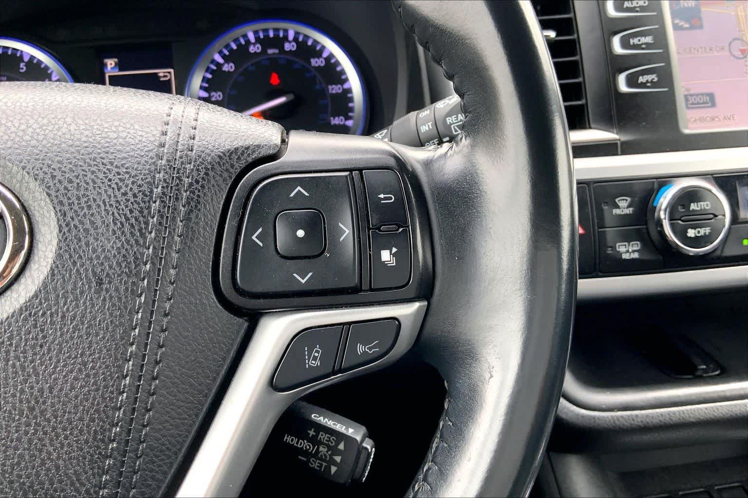 Used 2019 Toyota Highlander SE FWD image 24