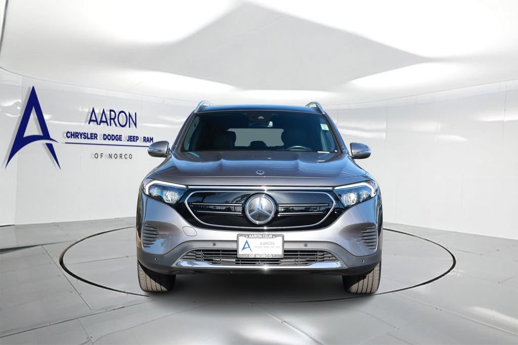 Used 2023 Mercedes-Benz EQB 300 4MATIC w/ Exclusive Package image 4