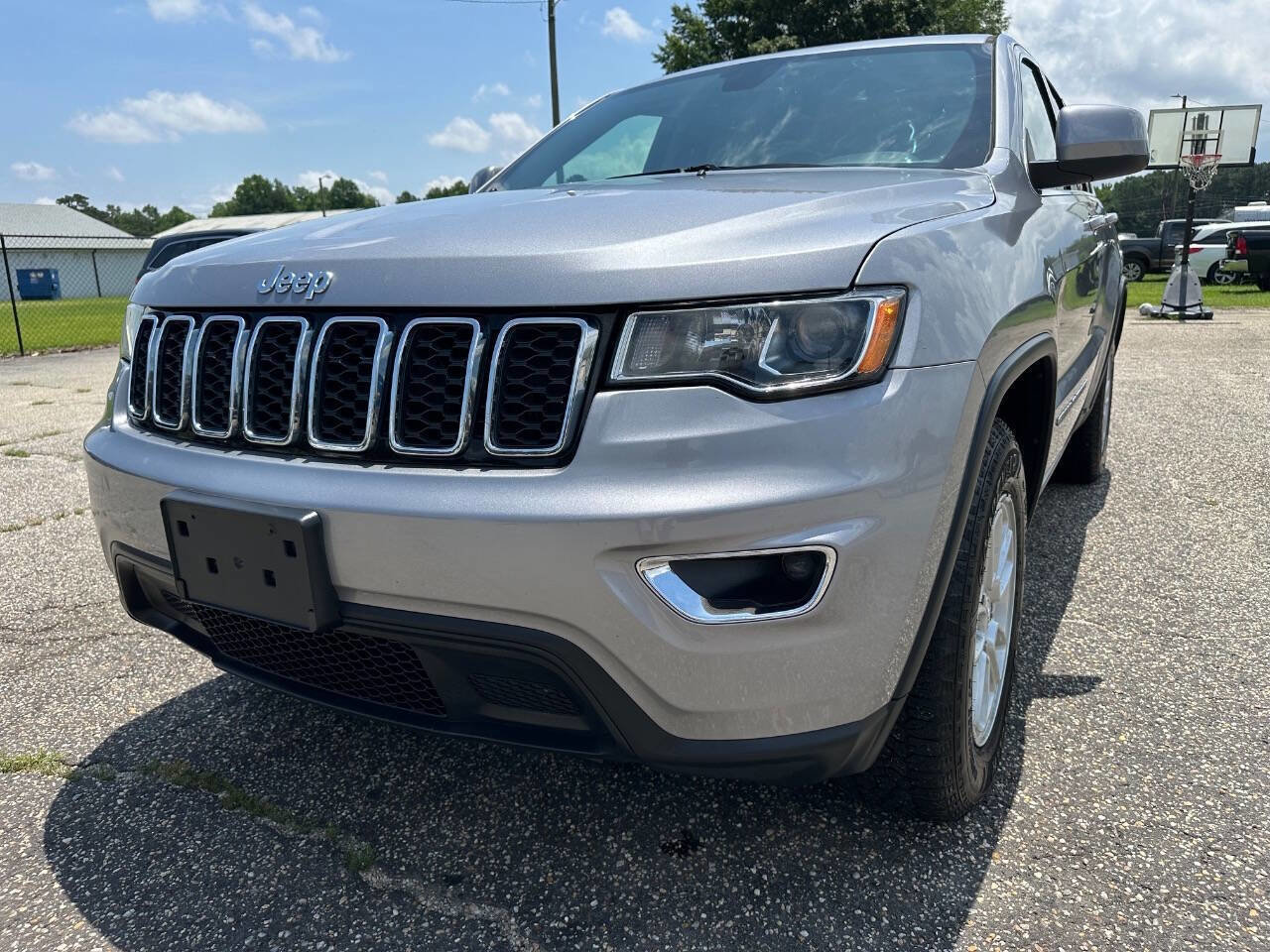 Used 2019 Jeep Grand Cherokee Laredo image 9