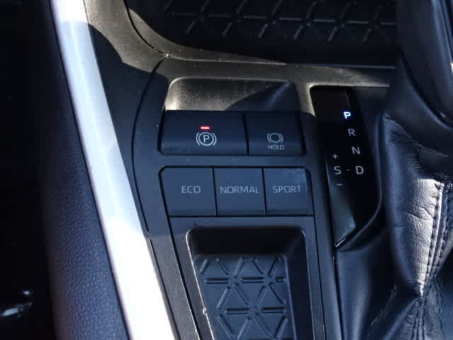 Certified 2023 Toyota RAV4 LE FWD image 32
