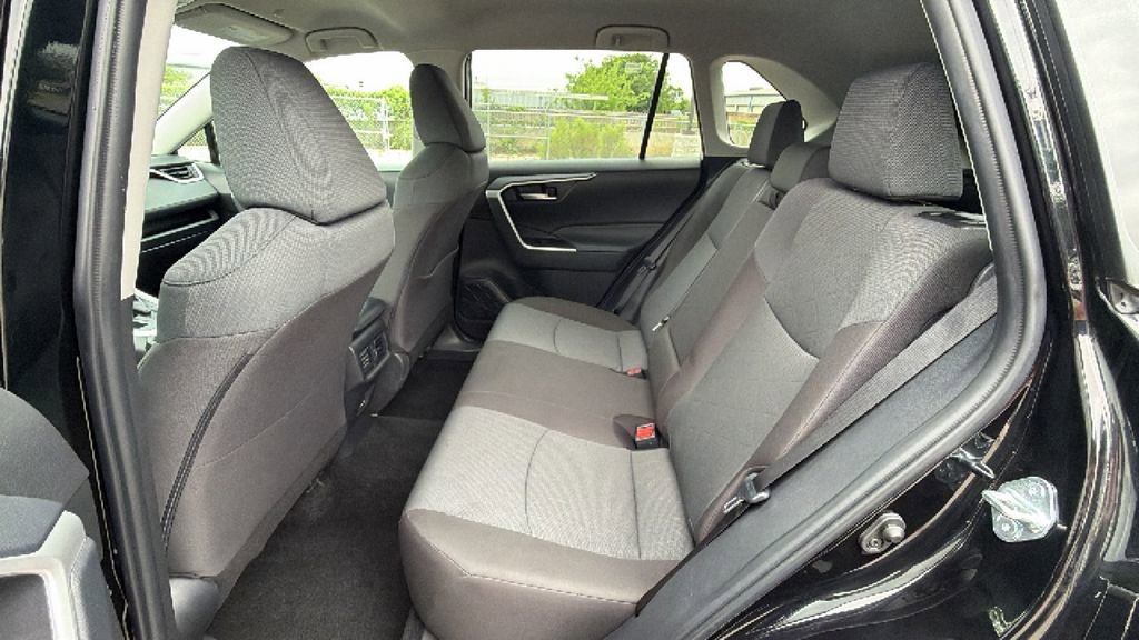 Certified 2025 Toyota RAV4 XLE FWD image 34