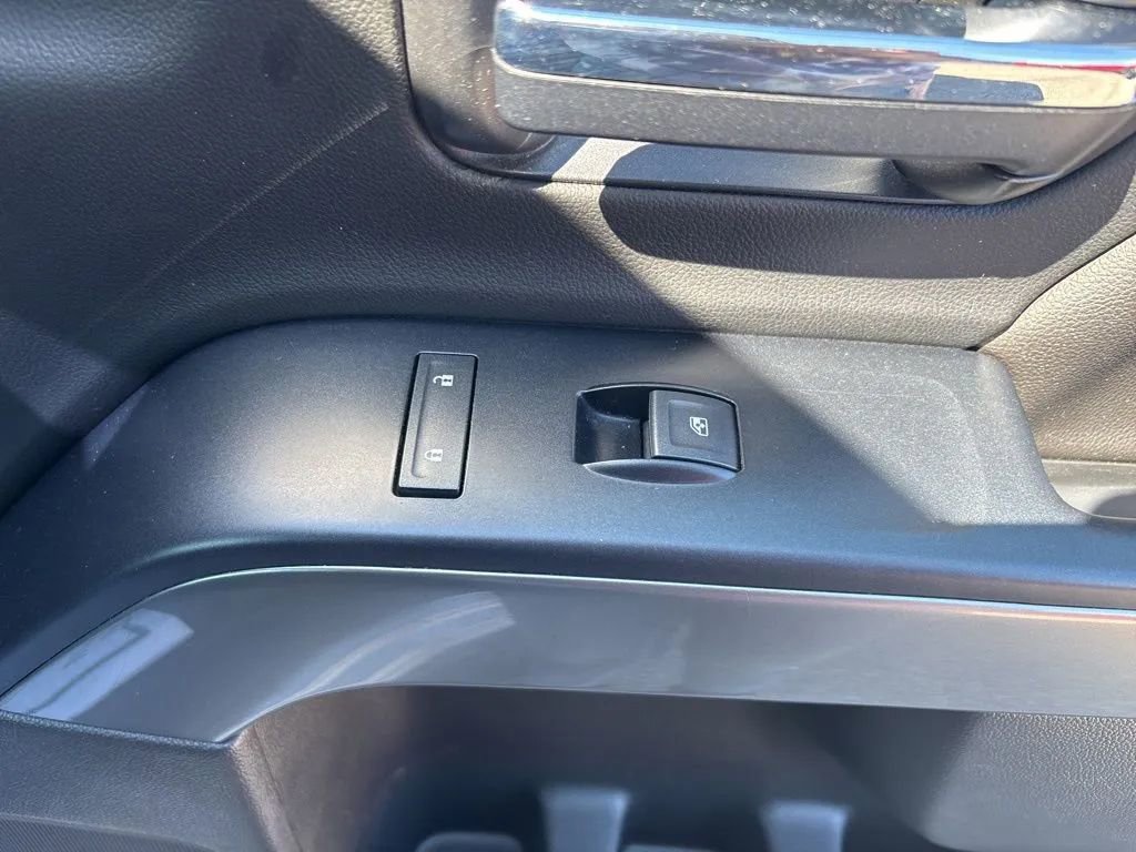 Used 2018 Chevrolet Silverado 1500 LT w/ All Star Edition AWD/4WD image 33