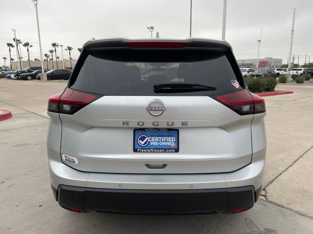 Certified 2025 Nissan Rogue SV w/ SV Premium Package FWD image 4