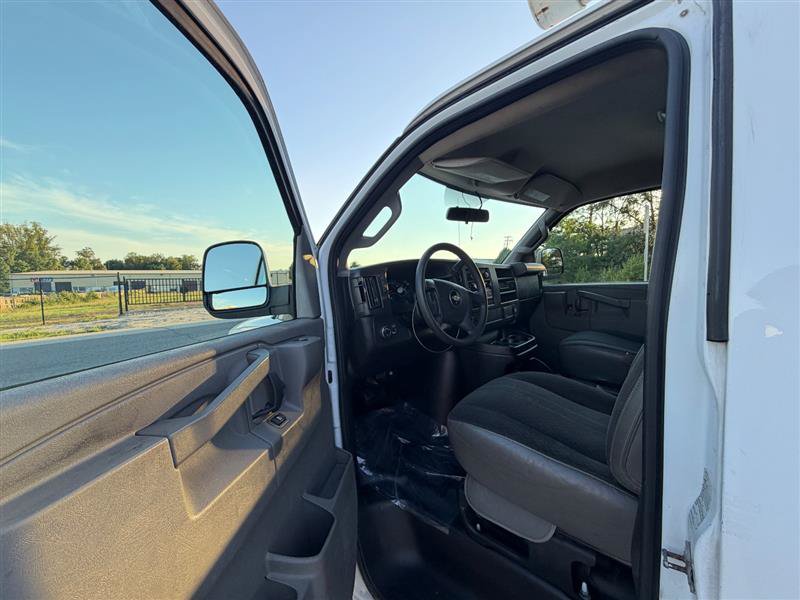 Used 2018 Chevrolet Express 2500 w/ Driver Convenience Package RWD image 14